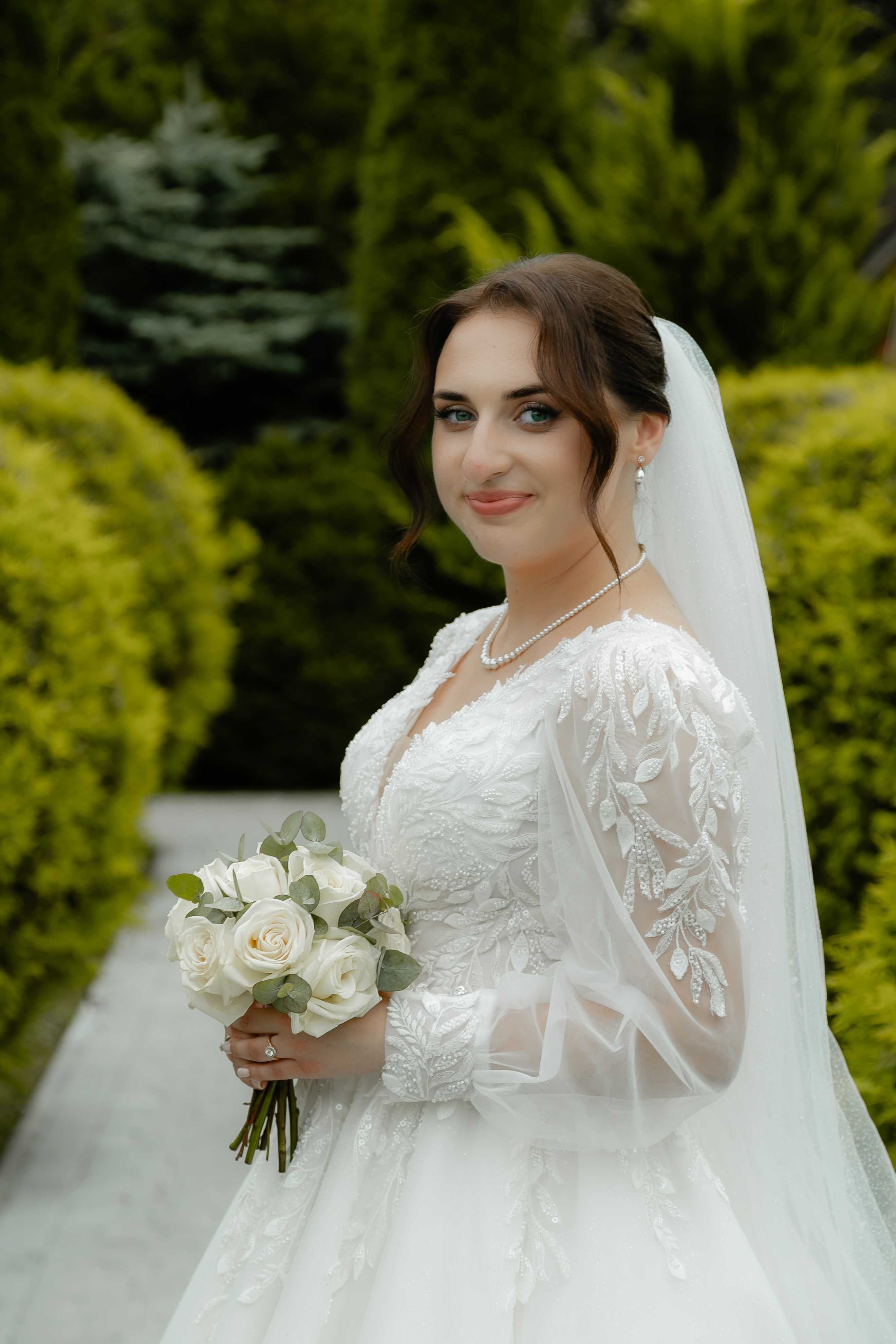 Весільна сукня з корсетом