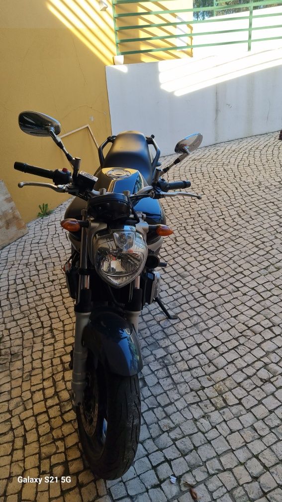 Moto Yamaha fz600