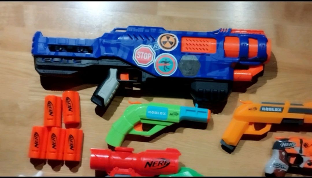 Пістолети, автомат, рушниця Nerf