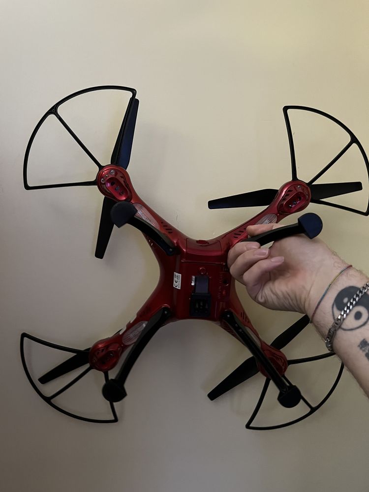 Drone syma x8hg 2 baterias e 4 helices suplentes