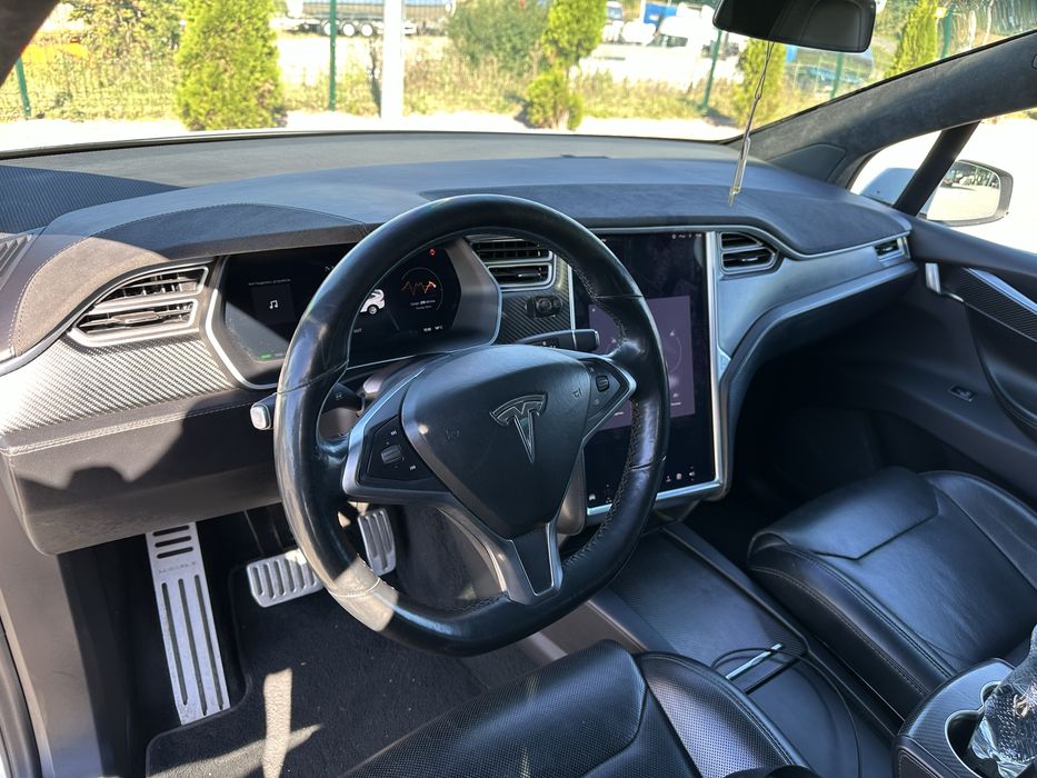 Tesla Model X 90D Європа