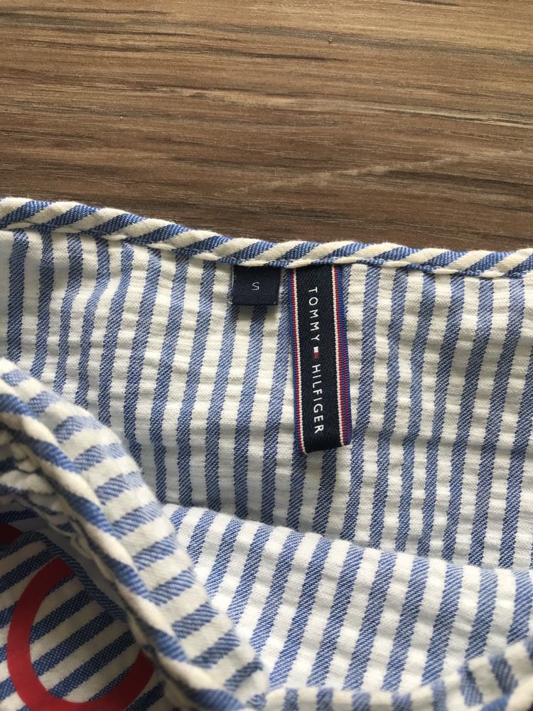 Top bluzka Tommy Hilfiger z falbanką