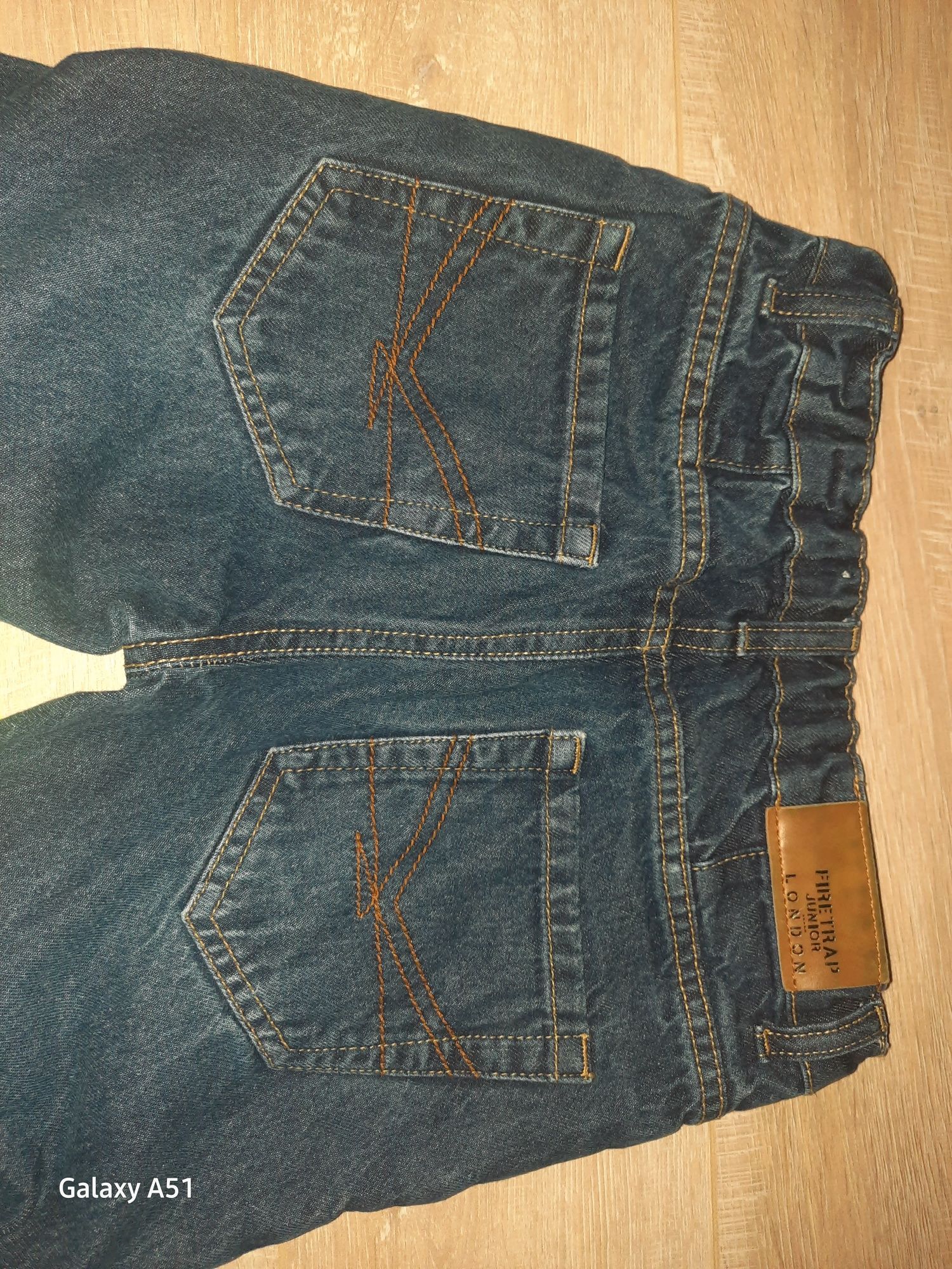 Spodnie jeans roz 134 w idealnym stanie