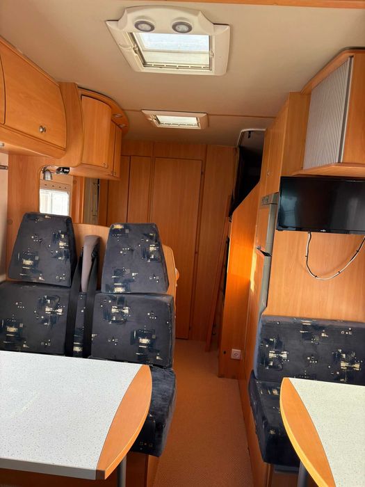 Autocaravana 8 lug sentados  7 dormidas