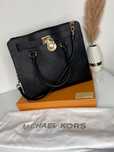 Michael Kors Hamilton czarna kultowa elegancka zlote dodatki