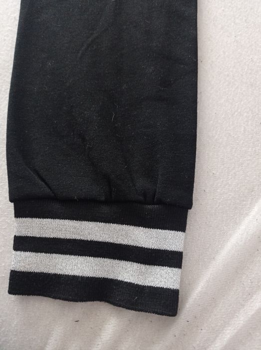 Spodnie dresowe czarne ze srebrnymi wykończeniami 158-164