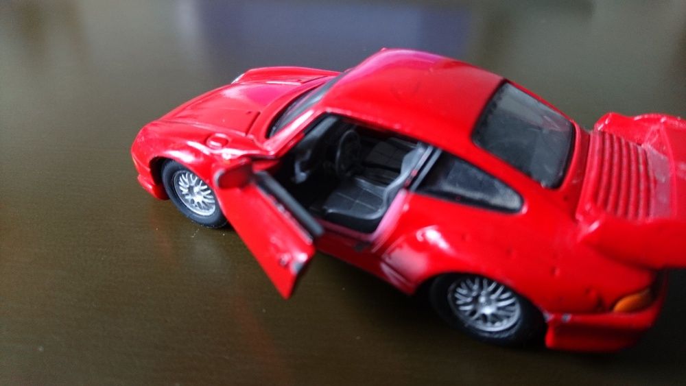 Model Porsche GT2, skala 1:43, 1993 rok