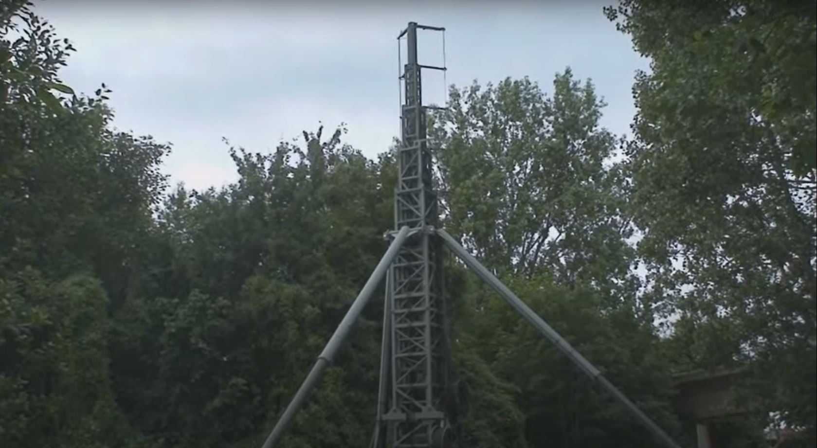 Militaria - mobilna wieża pod nadajnik - 25m.
