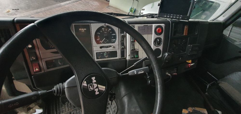 Man f2000 wywrotka 4x2