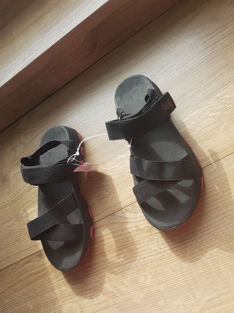 Nowe sandaly trekkingowe damskie marki Oyanda rozmiar 37