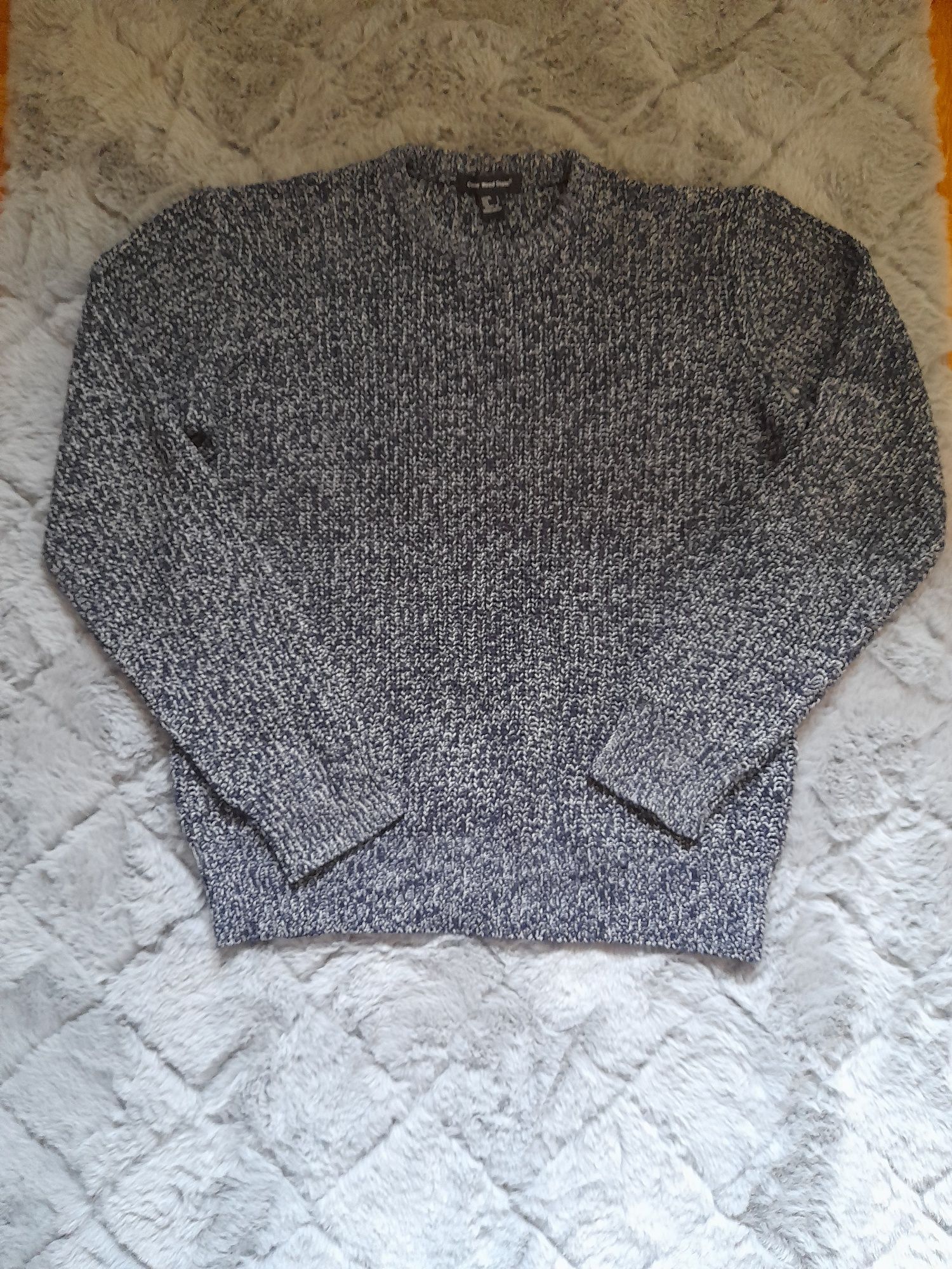 Granatowy sweter