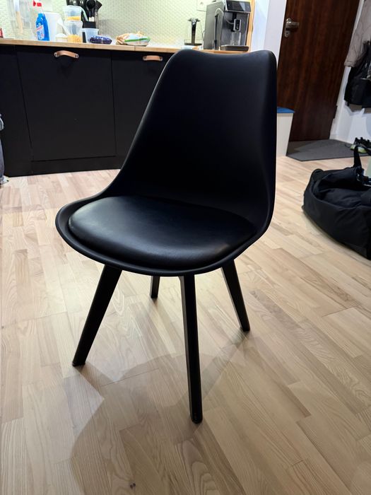 Sprzedam stół rozkładany + 4 krzesła