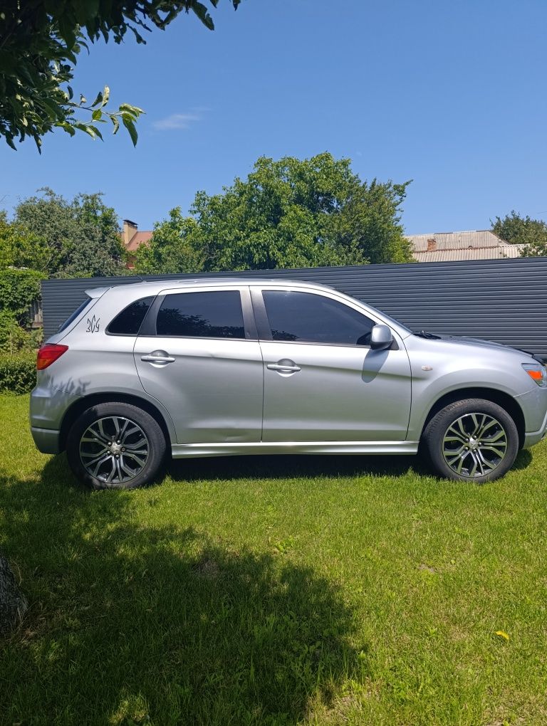 Продам своє авто mitsubishi asx