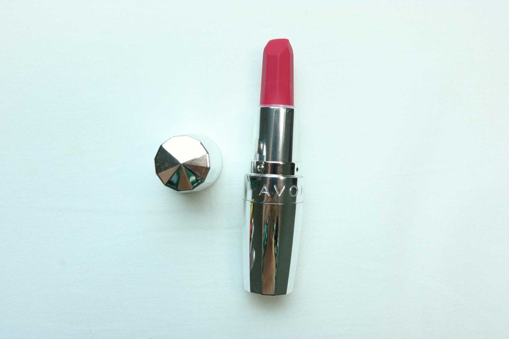 Avon Matte Legend szminka matowa Statement używana