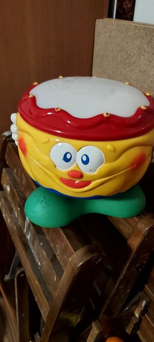 Tambor de actividades para criança