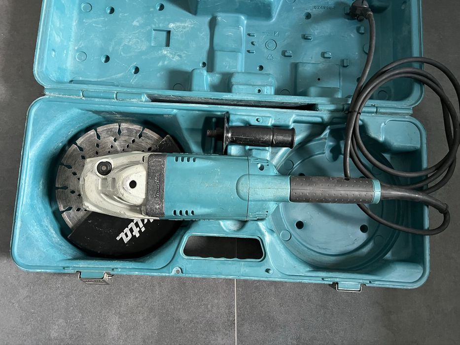 Мережева болгарка 230 круг Makita GA 9020