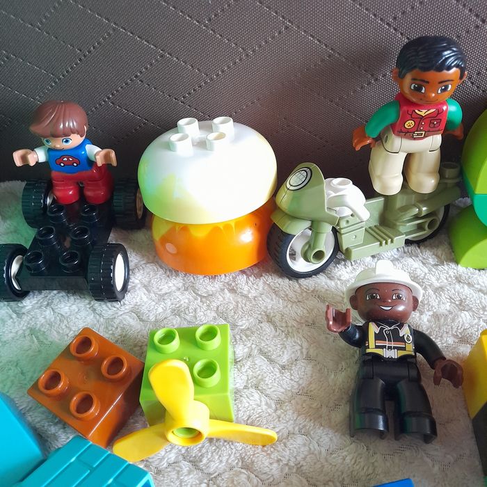 Lego duplo оригінал 2 набори + відерце з кубиками