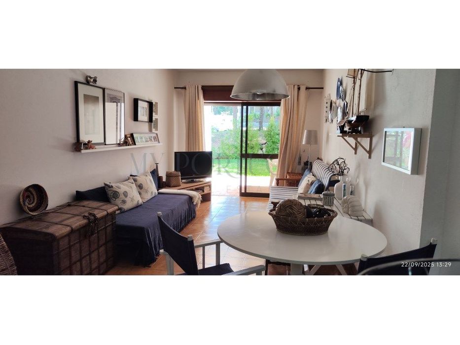 Apartamento T1 com pequeno Terraço Privativo e Acesso a Jardim comum