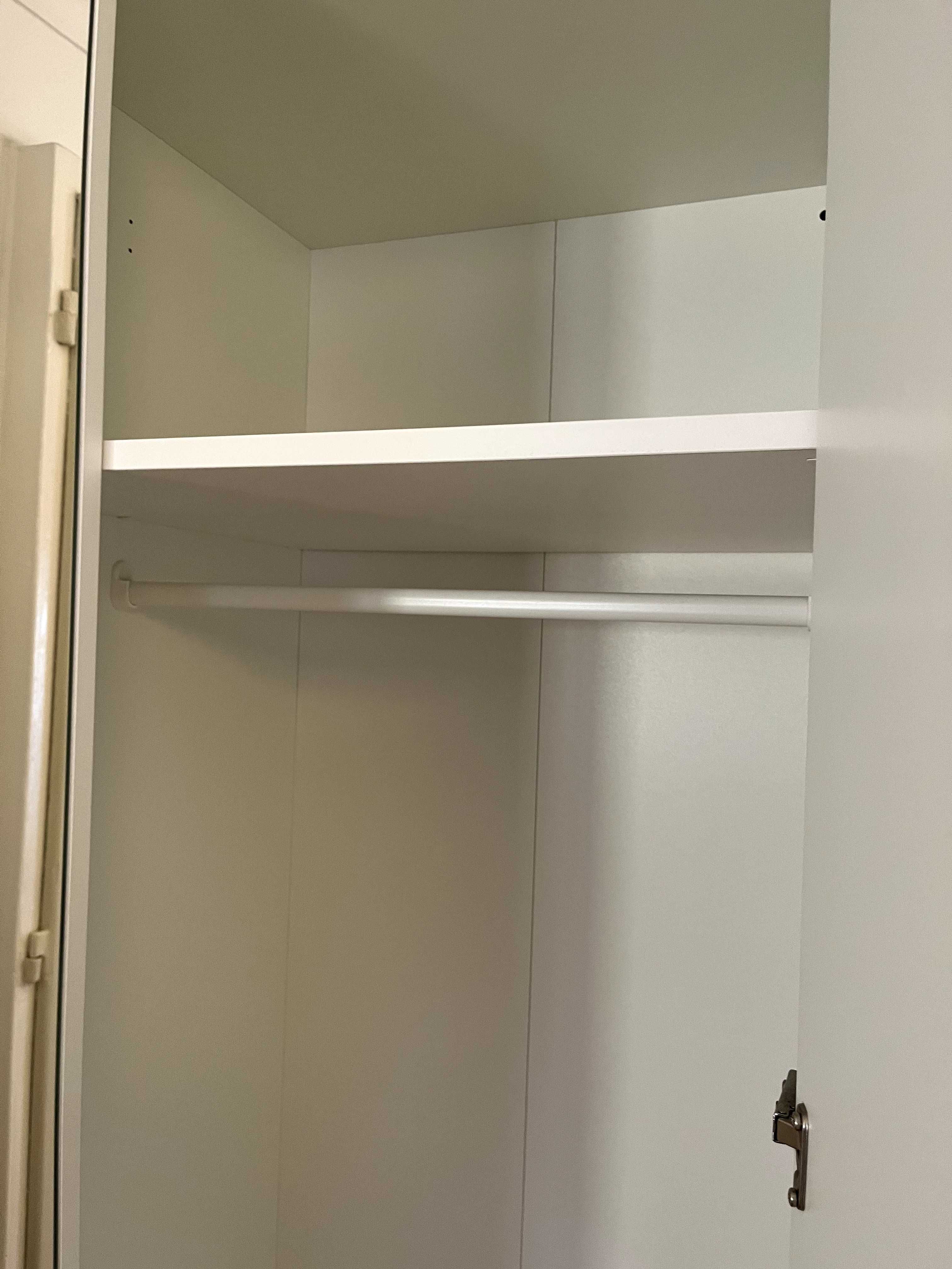 Móvel Roupeiro com 2 portas e espelho VIHALS – IKEA