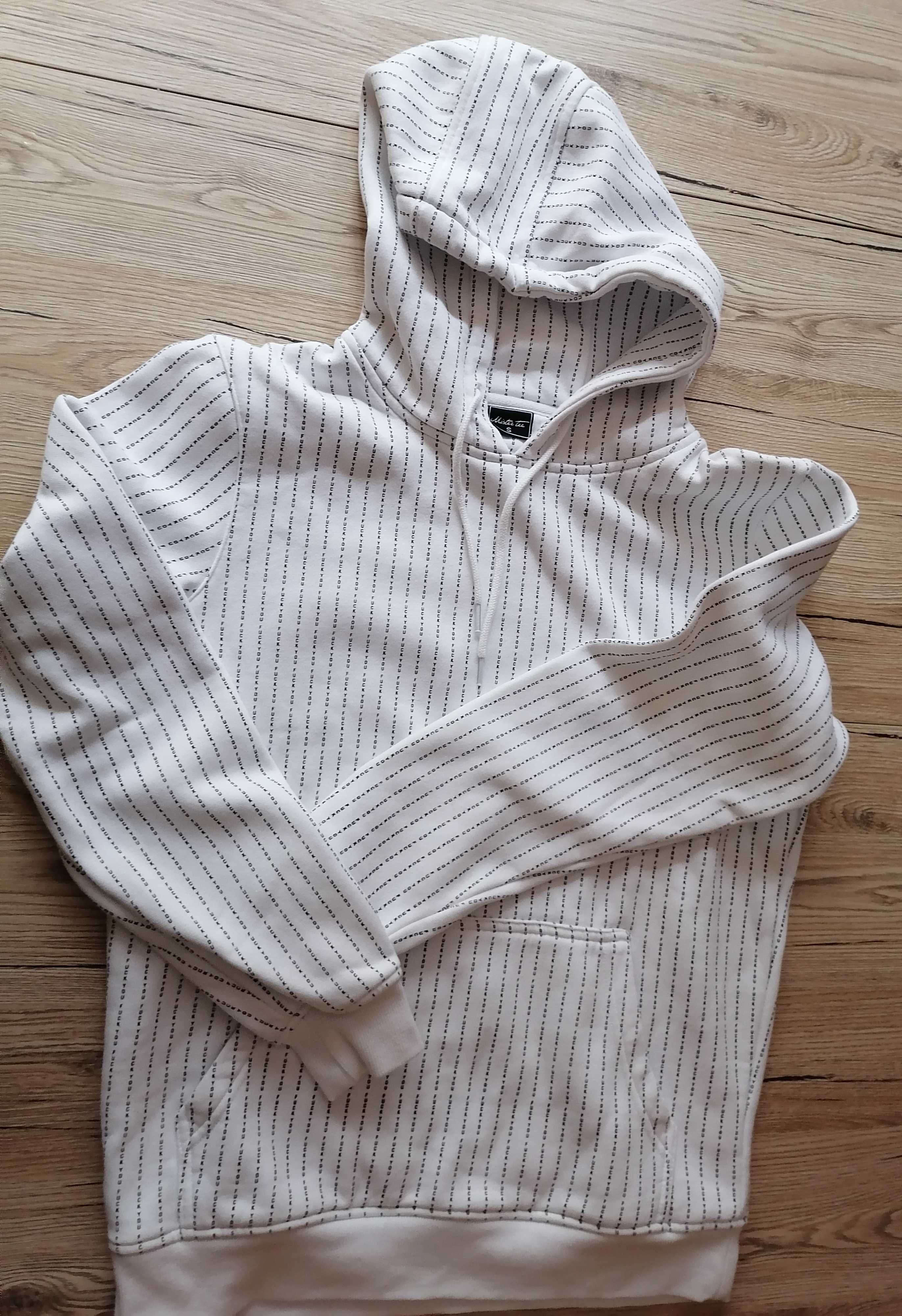 Wyjątkowa biała bluza z odważnym nadrukiem marki MISTER TEE