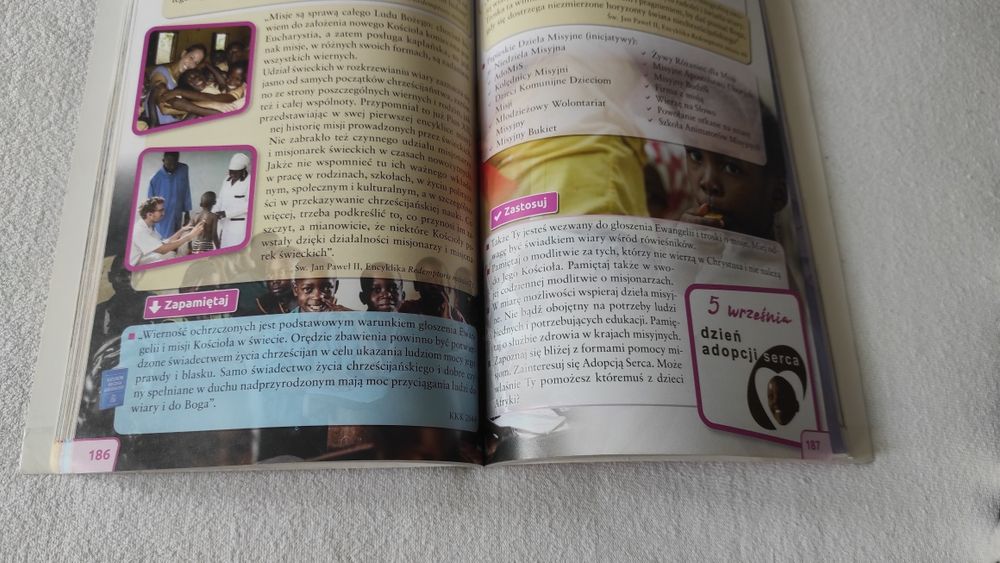 Religia kl. 8 " Mocą Ducha Św.przemieniamy Świąt"