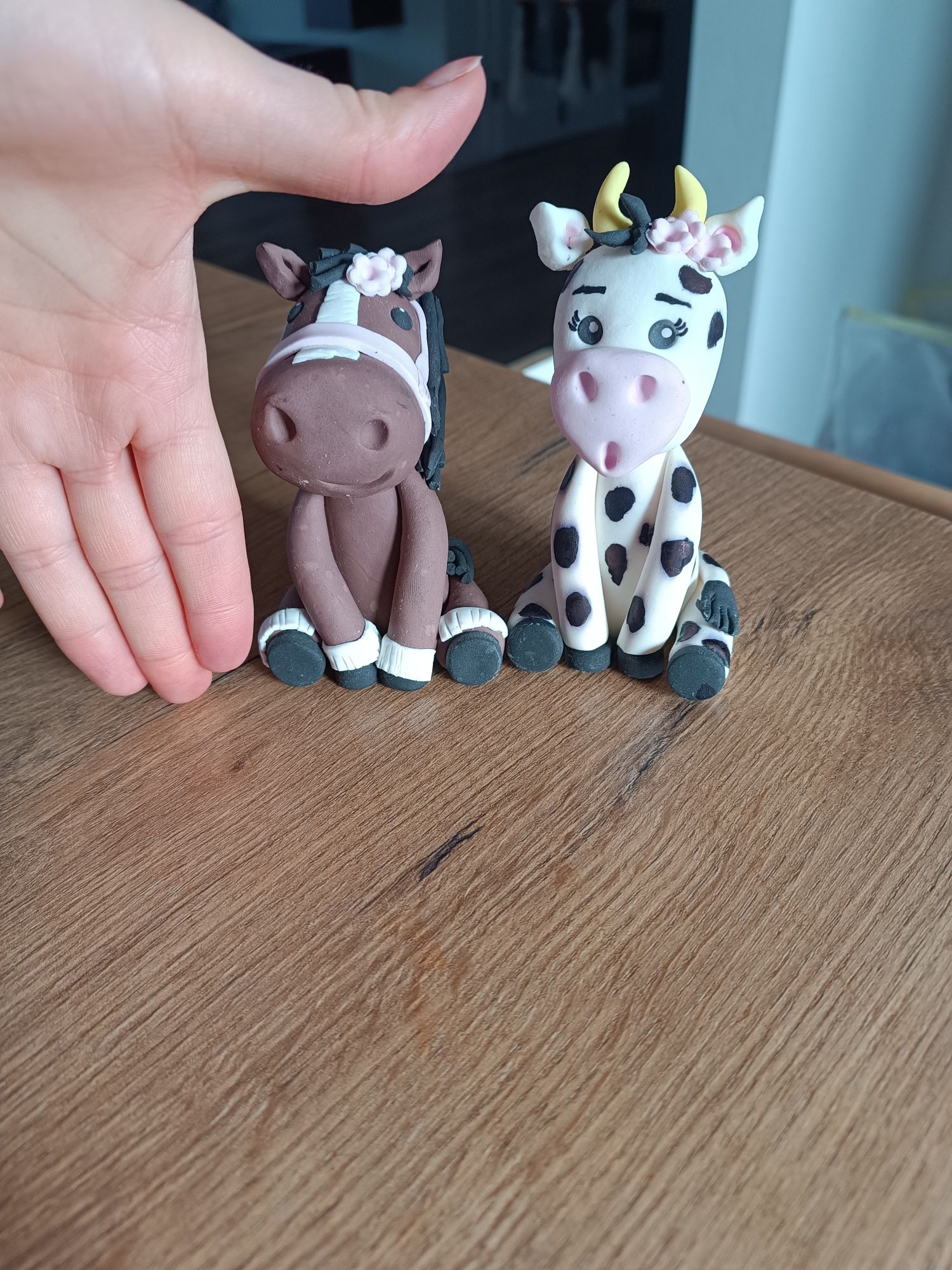 Figurki na tort konik krówka farma