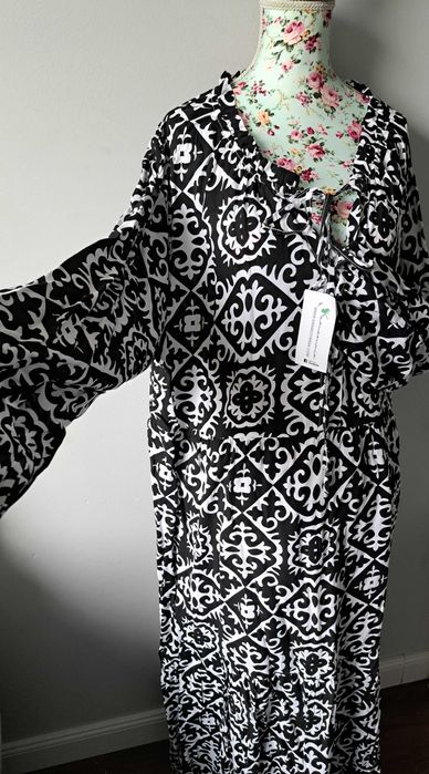Piękna Długa Sukienka Boho Biało-czarna