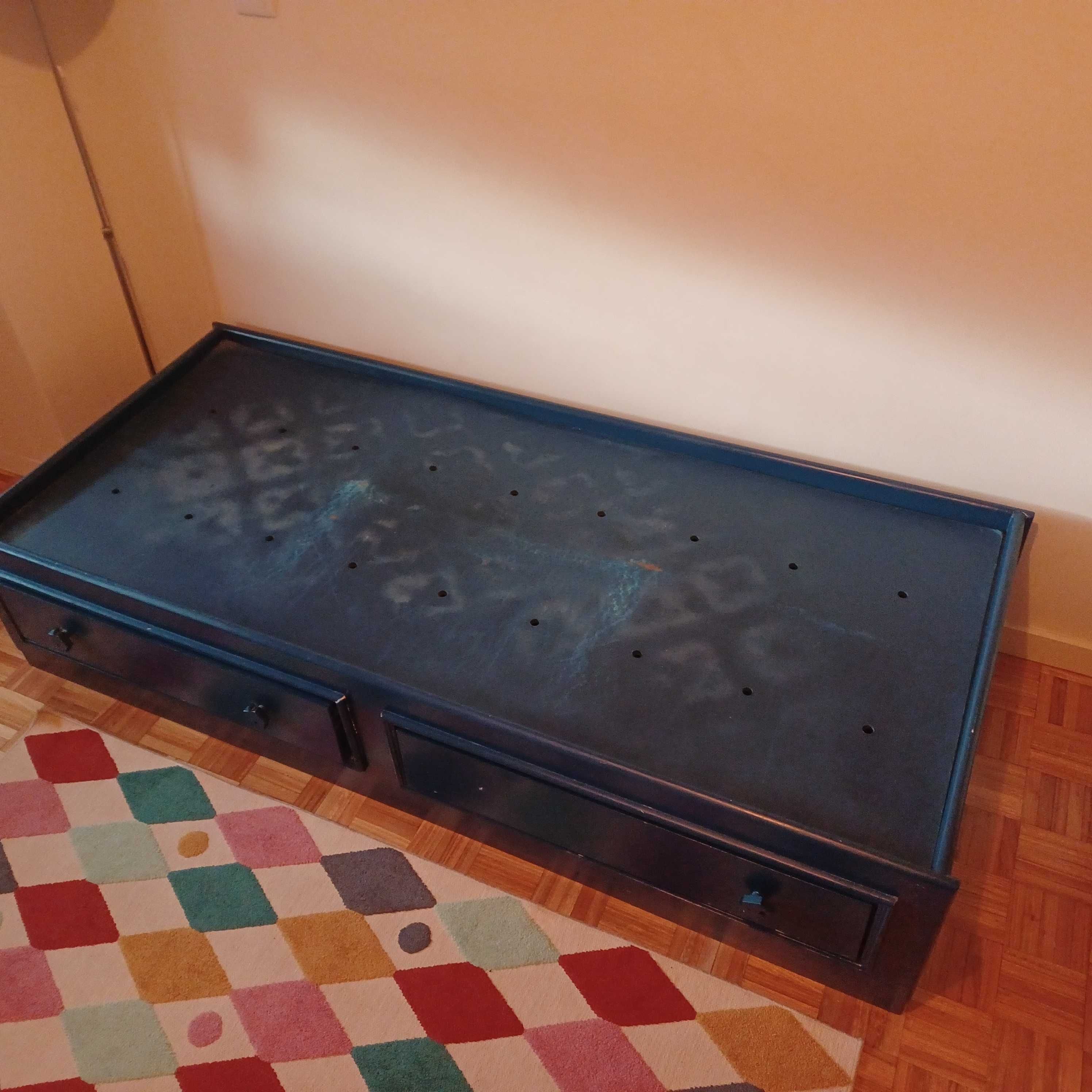 Cama de solteiro Retro.