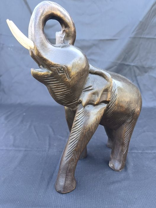 Figurka drewniany słoń