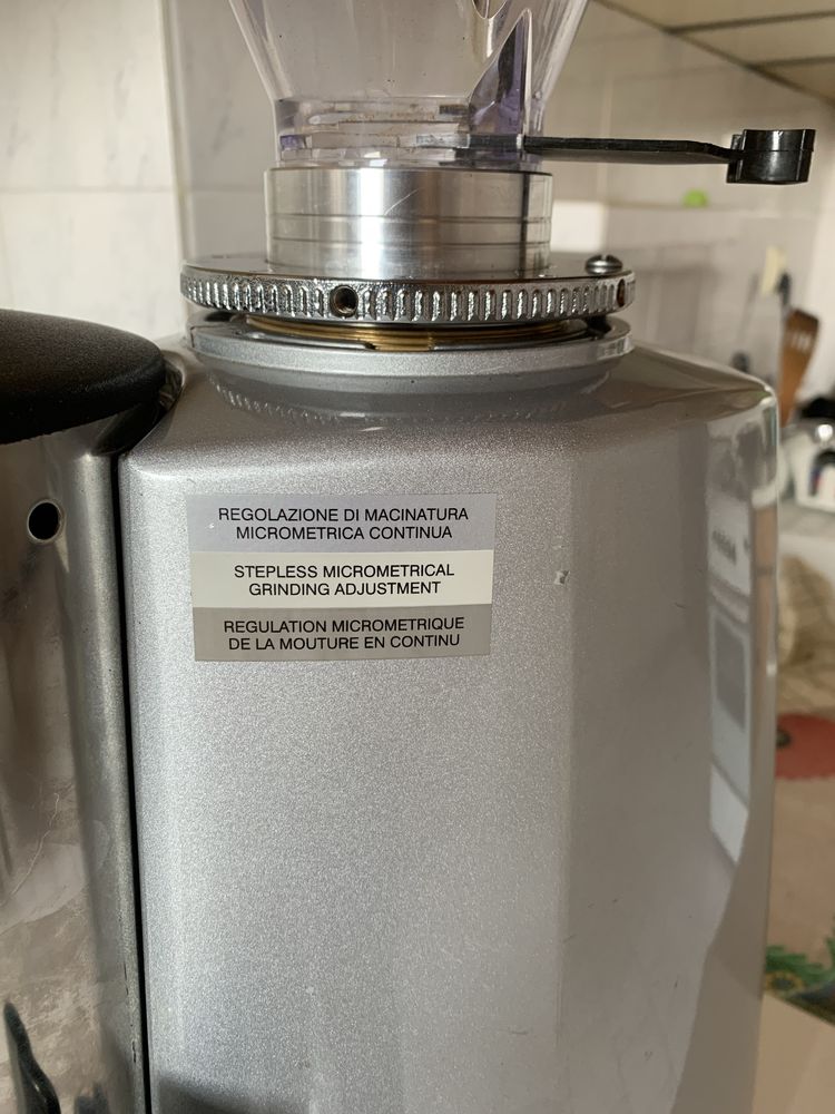 Młynek do kawy, włoskiej marki Mazzer, model: Super Jolly
