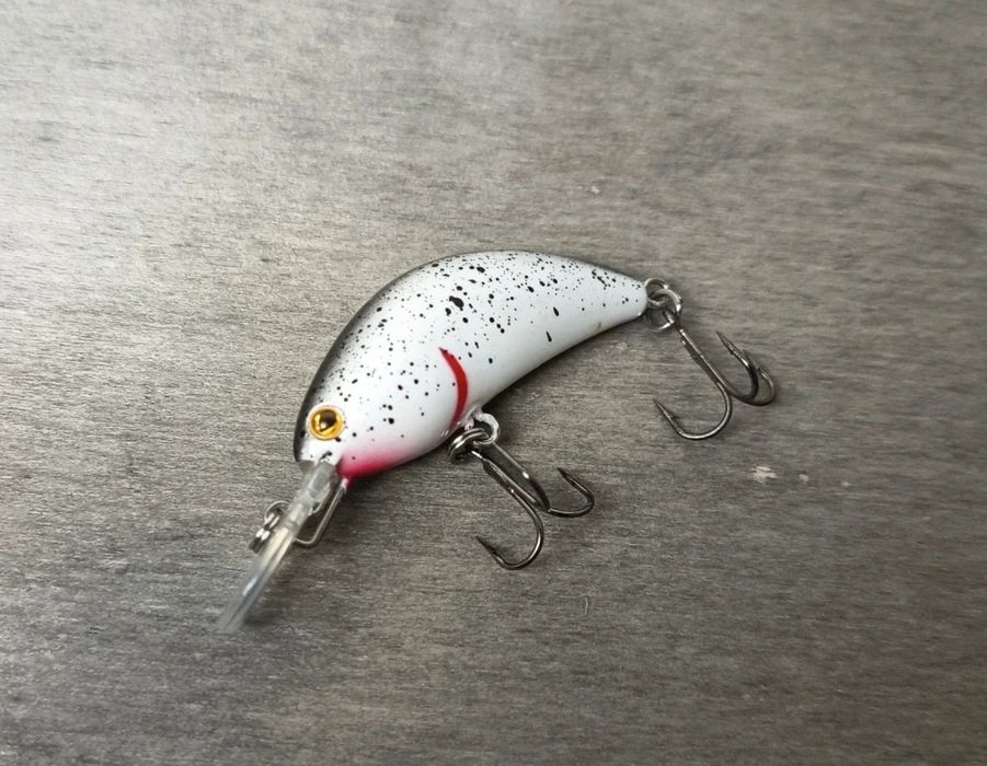Kamatsu Flat Crank wobler 7 cm biały czarne kropki żółte oko używany i