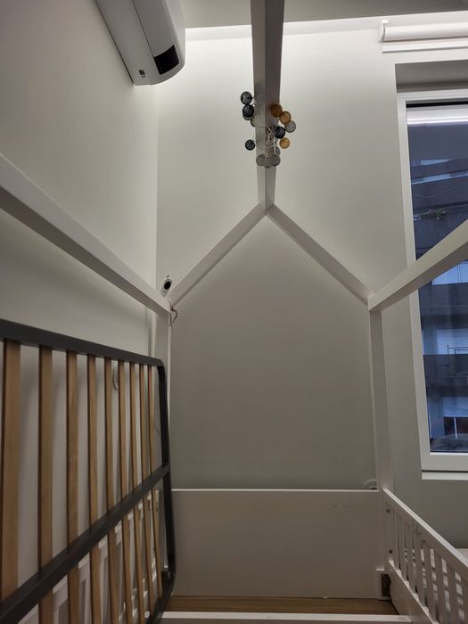 Cama Montessori madeira sólida lacada