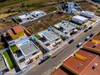 Moradia T3 Térrea com Piscina e Jardim !