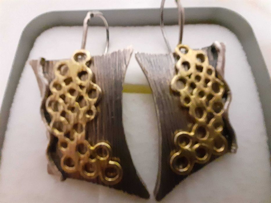 Brincos em prata contrastada dourada e prateada, c/novos