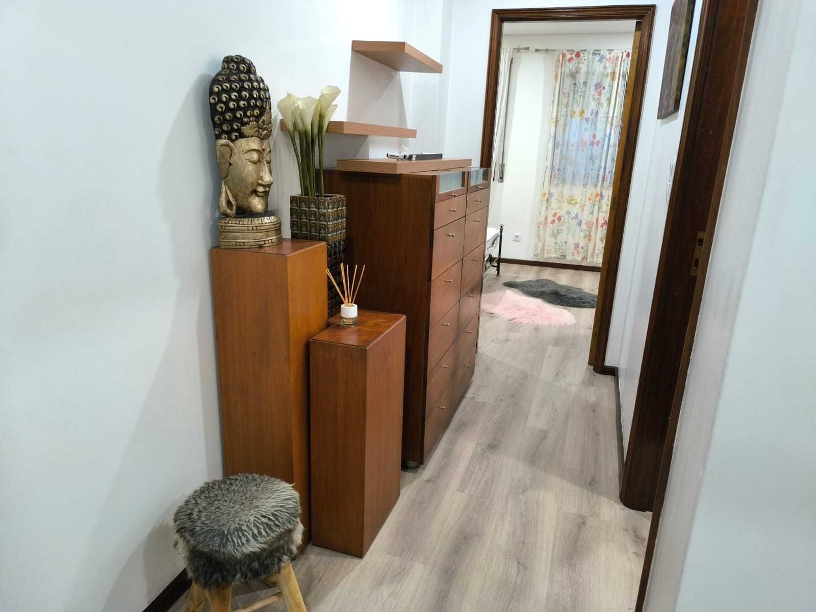 Apartamento T1, com Terraço, para arrendamento imediato - Arrifana