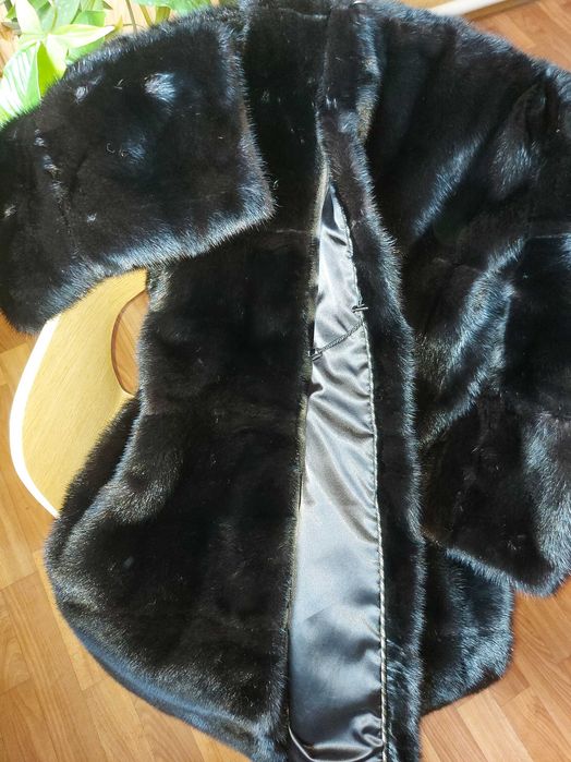 Норкова шуба. Чорний колір. 100 см довжина.