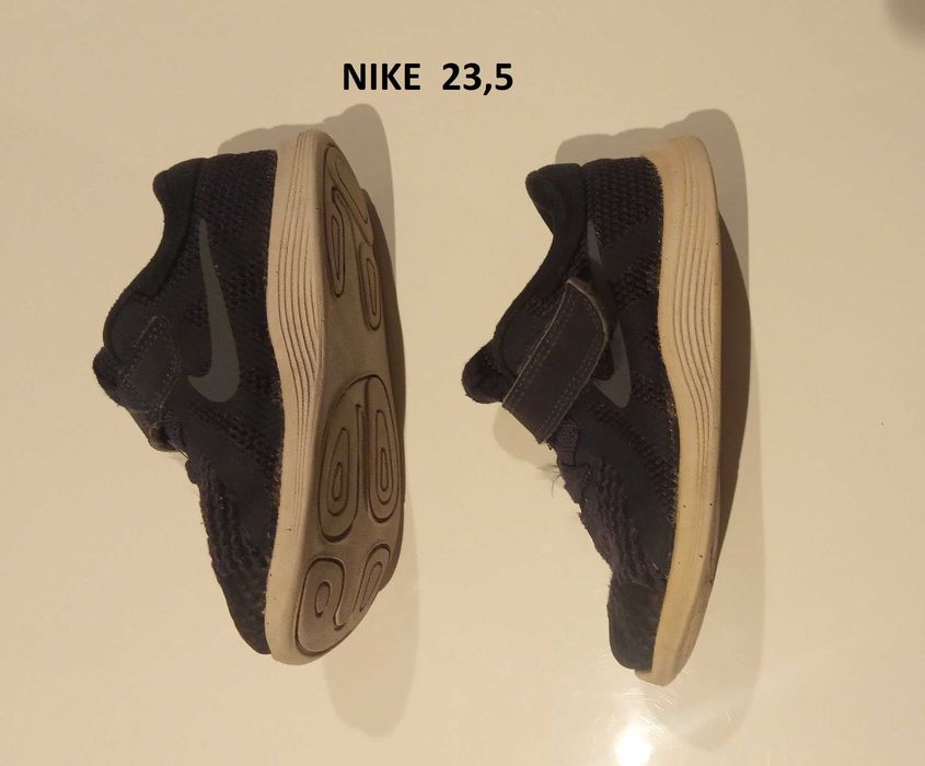 Sapatilhas e sandálias de menino