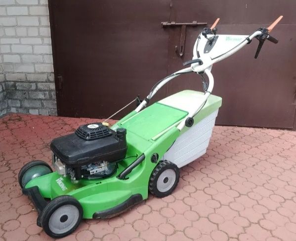 Газонокосилка бензиновая состояние новой.