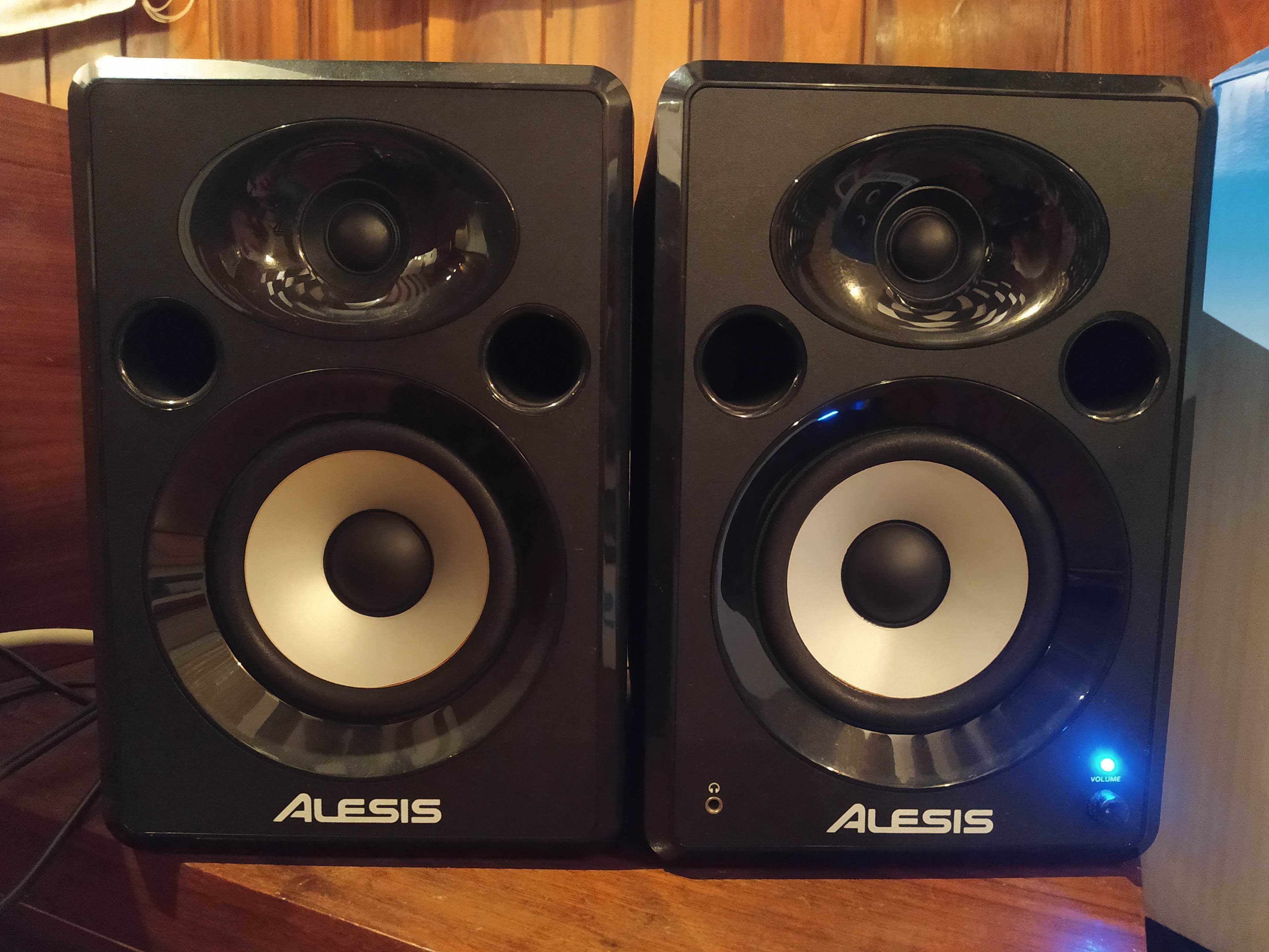 Colunas activas Alesis Elevate 5