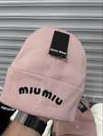 Czapka z logo Miu Miu