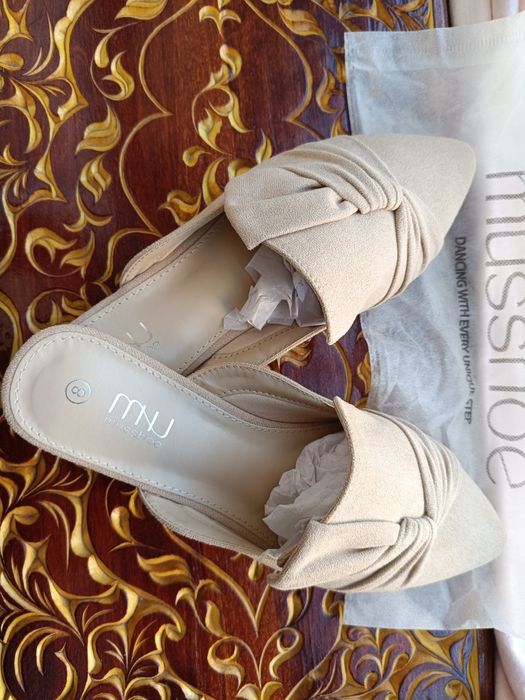 Жіночі шльопанці мюлі гострий носик