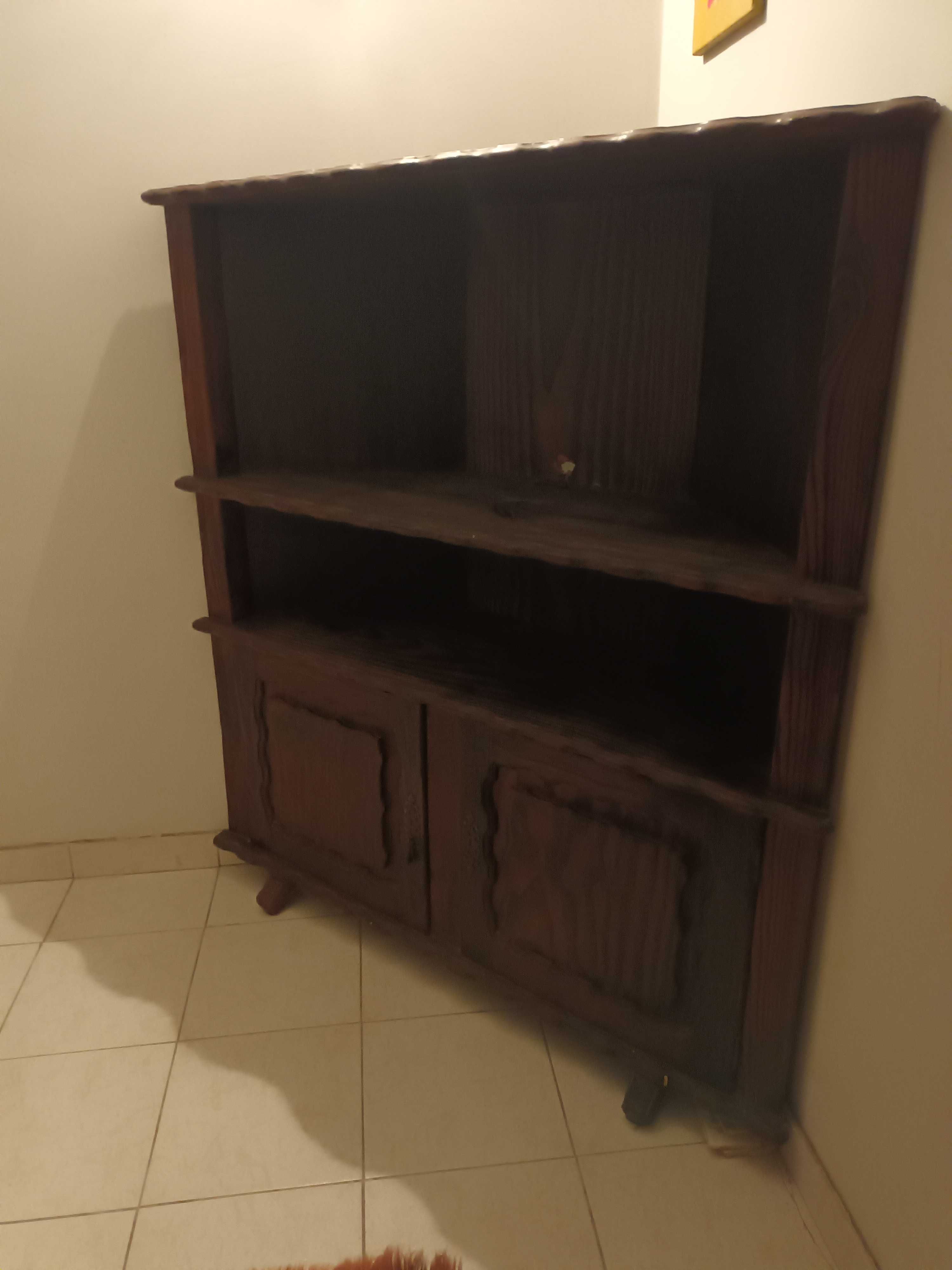 Movel de canto em madeira