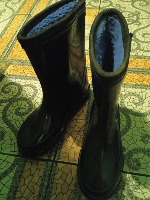 Продам резинові сапожки
