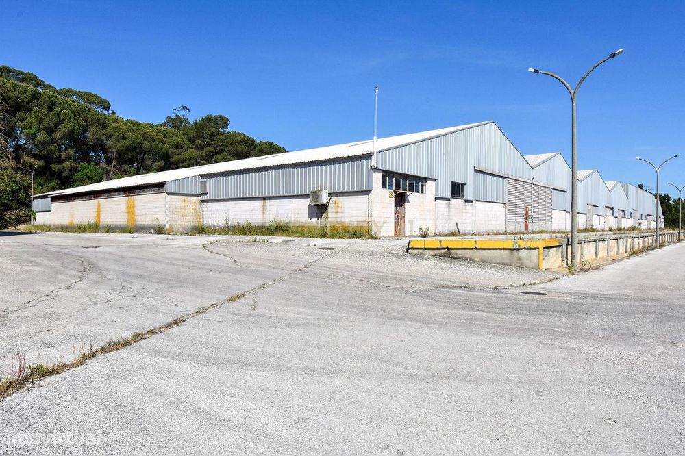 Armazém 700m2 - Setúbal
