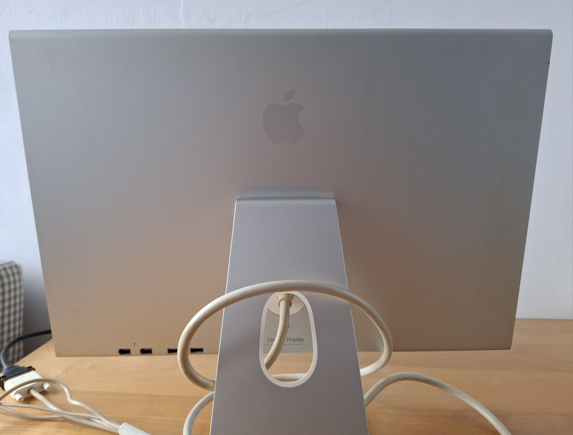 Apple cinema display A1081