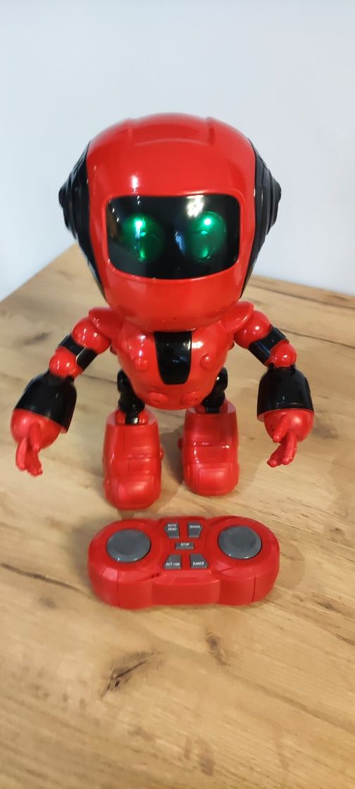 Robot interaktywny sterowany pilotem