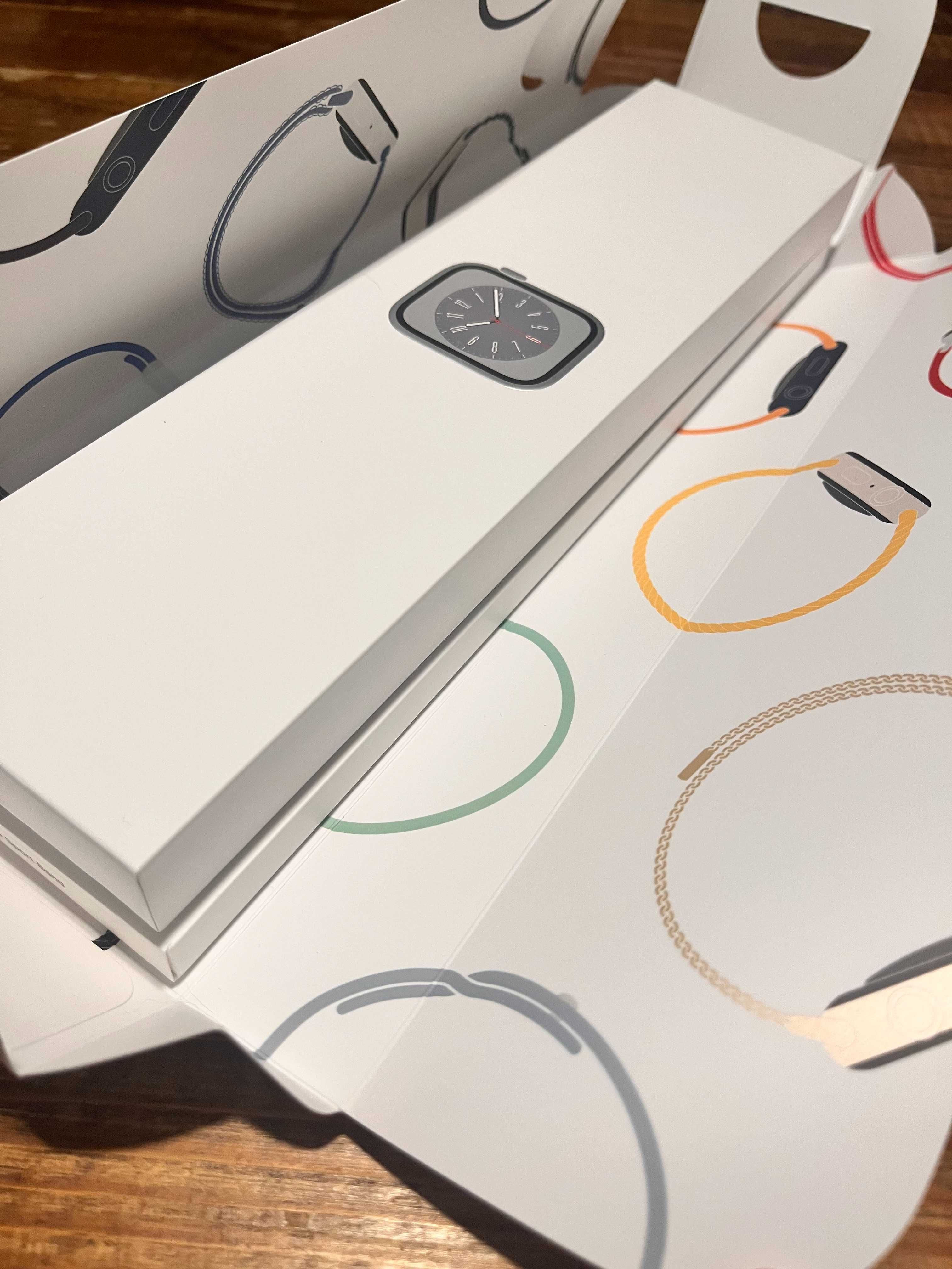 Apple Watch 8 series (GPS + Cellular) ze stali nierdzewnej
