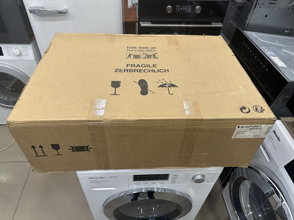 Індукційна поверхня з витяжкою Blaupunkt 5IX80290(Німеччина)