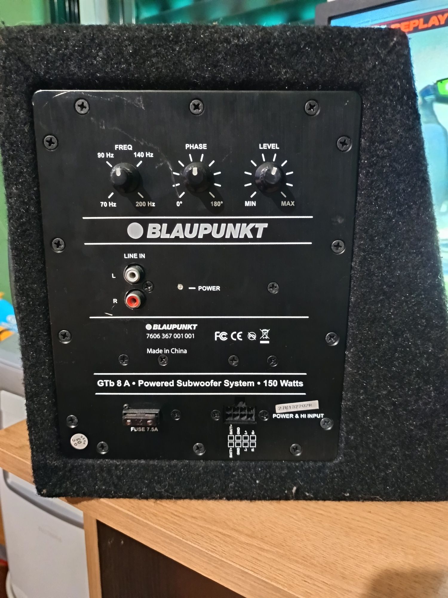 Subwoofer Blaupunkt com amplificador incorporado