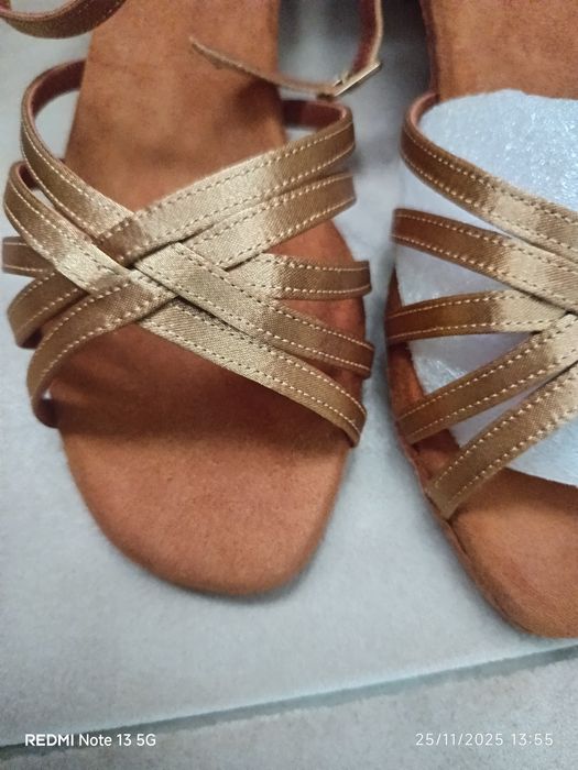 Sapatos de baile. Música latina. Salão